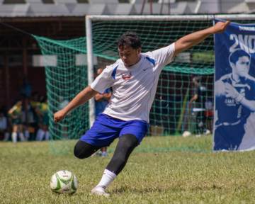 阿森纳1-0领先巴黎，姆巴佩看台捂嘴偷笑（配图示意）